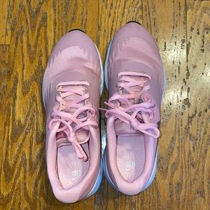Mauve Nike Tennis Shoes